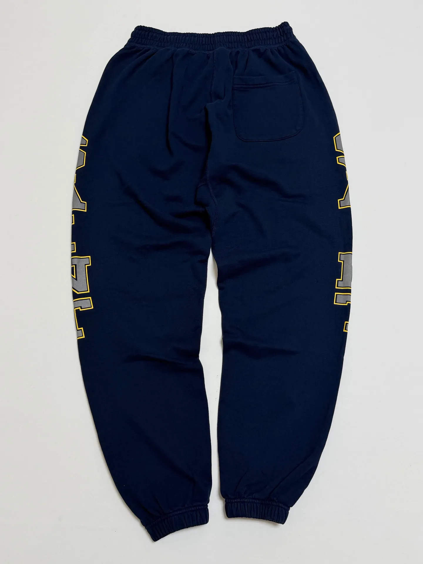 SAINT Mxxxxxx SWEAT PANTS/SAINT/NVY Reflective SAINT sweatpants Blue S-XL Original mold opening Loose tailoring Four needles and six lines boneless technology Top printing technology 3M reflective paste The best reflective effect in the industry Correct version Original consistent main mark/wash mark/cherub anti-counterfeiting